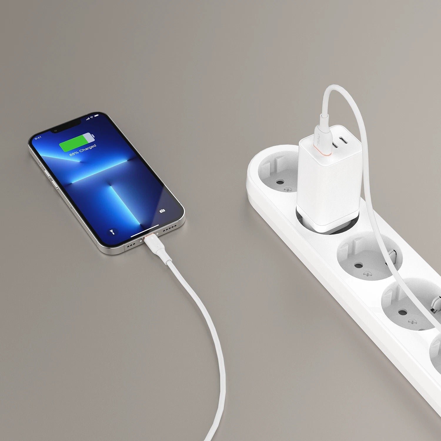 iQuick PVC USB-A to Lightning Fast Charging Cable 1M white 2.4A Max - Image 4