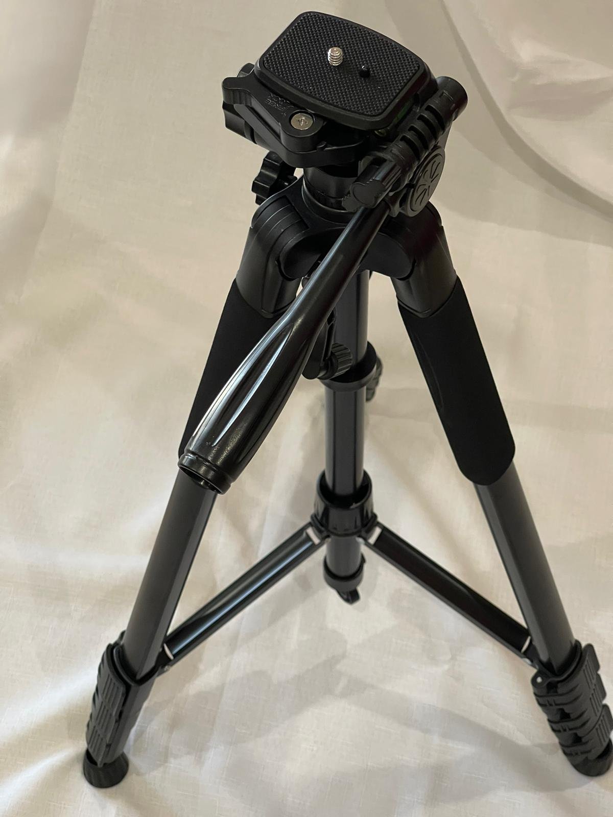 Universal 180cm Camera Tripod Stand 360° for DSLR Cameras & Phones with Universal Compatibility w Phone Mount - Image 8